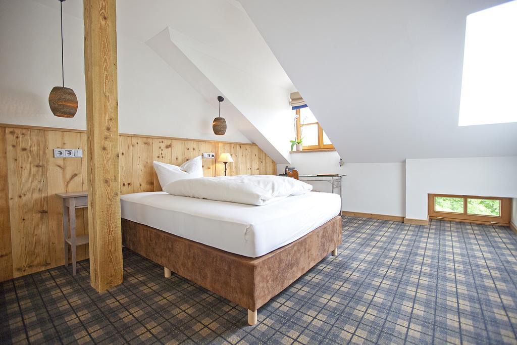 Die Post Landgasthof Aufkirchen แบร์ก อัม ชตาร์นแบร์เกอร์เซ ห้อง รูปภาพ