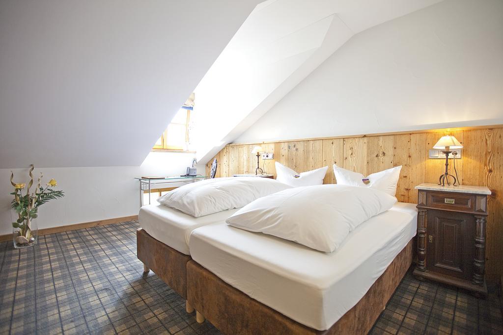 Die Post Landgasthof Aufkirchen แบร์ก อัม ชตาร์นแบร์เกอร์เซ ห้อง รูปภาพ