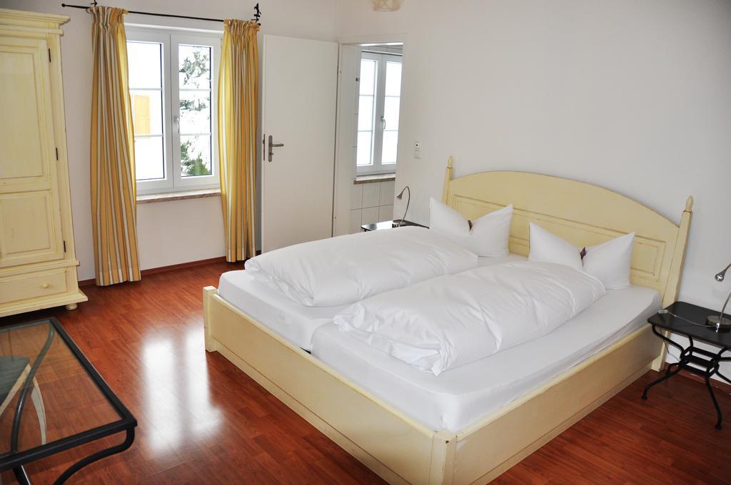 Die Post Landgasthof Aufkirchen แบร์ก อัม ชตาร์นแบร์เกอร์เซ ภายนอก รูปภาพ